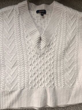 Never used Quince Women's Cream Cable-Knit V-Neck Sweater